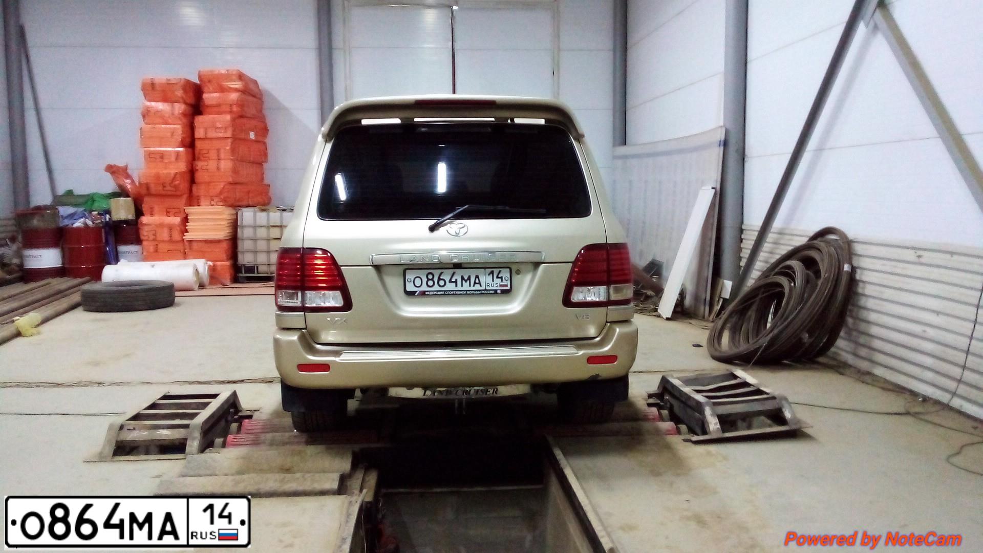 Фото автомобиля TOYOTA LANDCRUISER, 2005 — госномер Т555ЕУ14. Цвет: ЗОЛОТИСТЫЙ