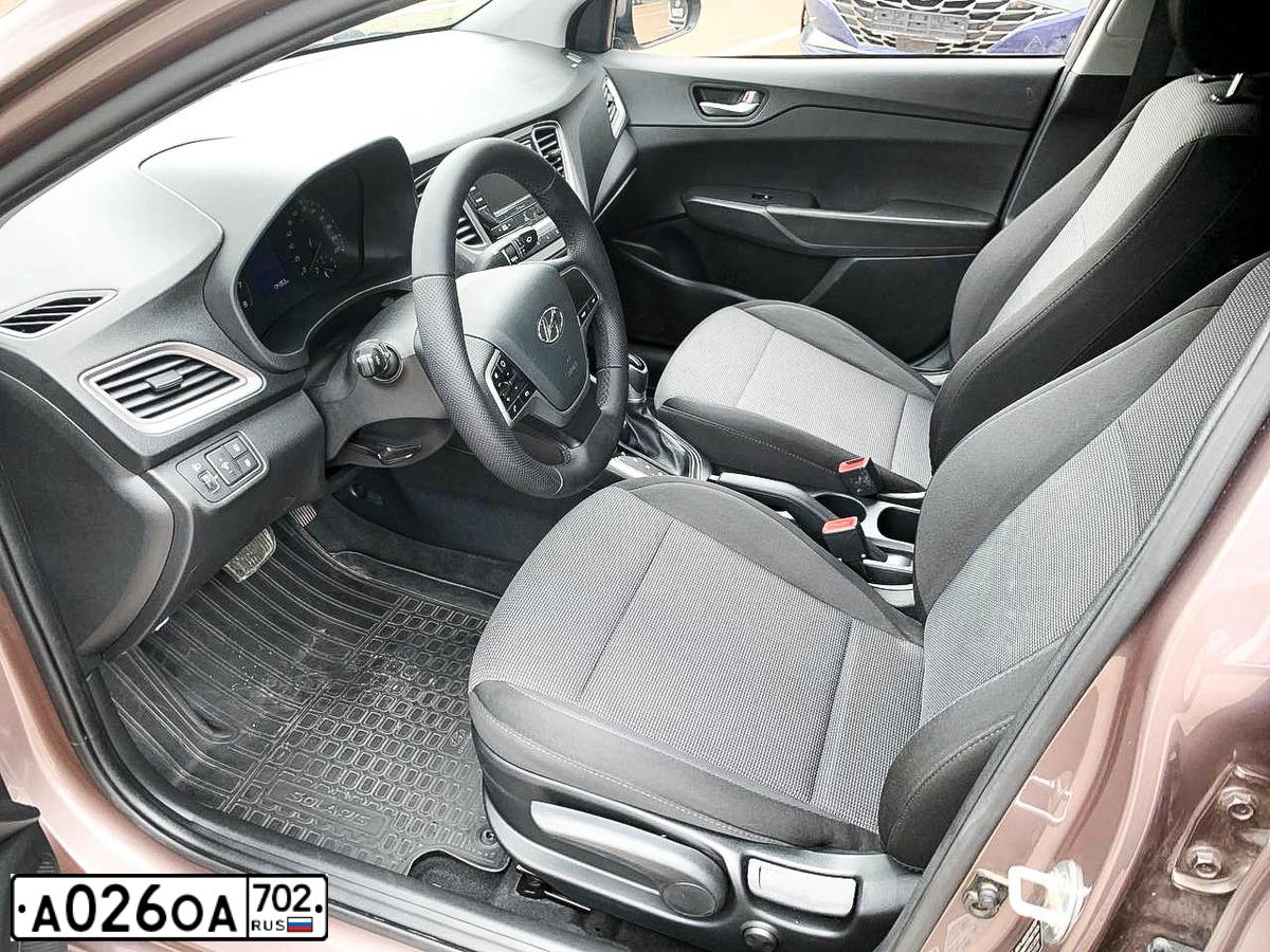 Фото автомобиля HYUNDAI SOLARIS, 2020 — госномер М597ЕК702. Цвет: Коричневый