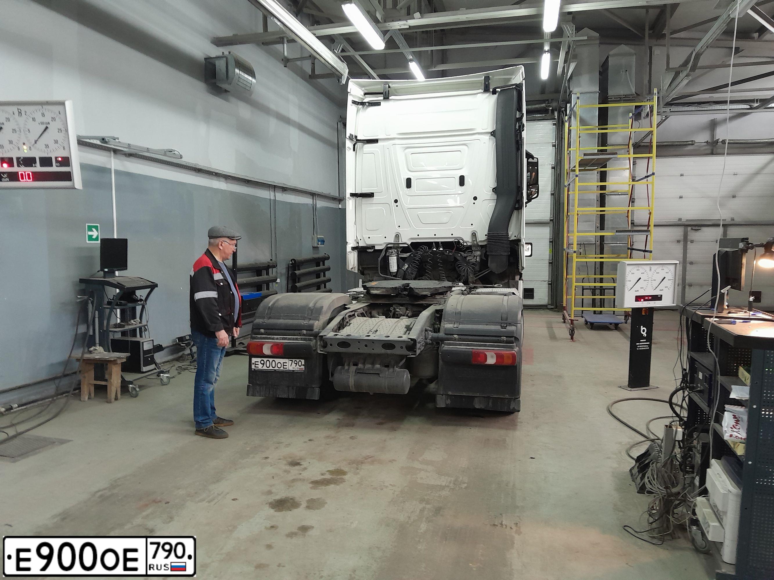 Фото автомобиля MERCEDES ACTROS, 2019 — госномер Е900ОЕ790. Цвет: БЕЛЫЙ