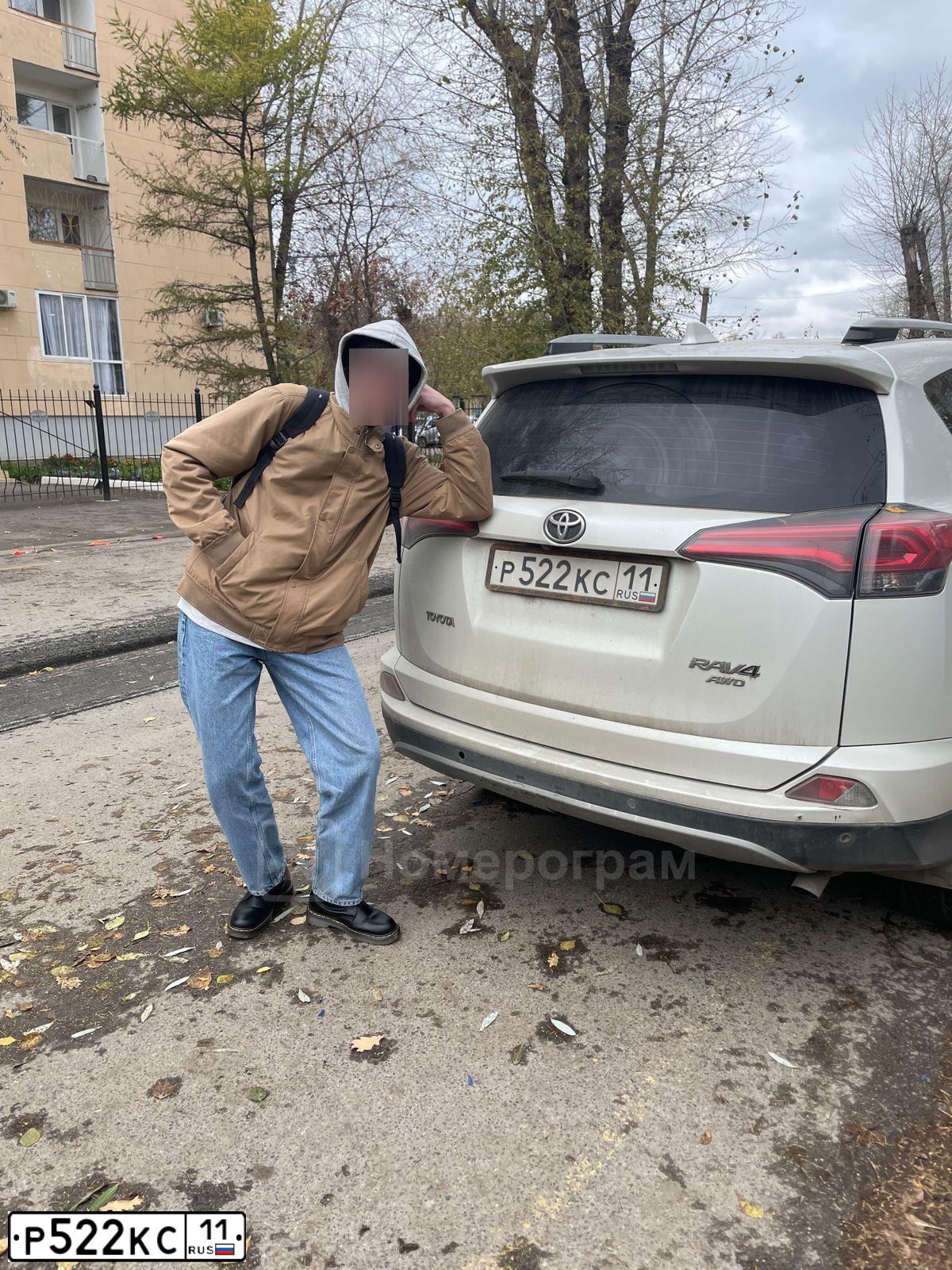 Фото автомобиля TOYOTA RAV4, 2018 — госномер Р522КС11. Цвет: БЕЛЫЙ ПЕРЛАМУТР