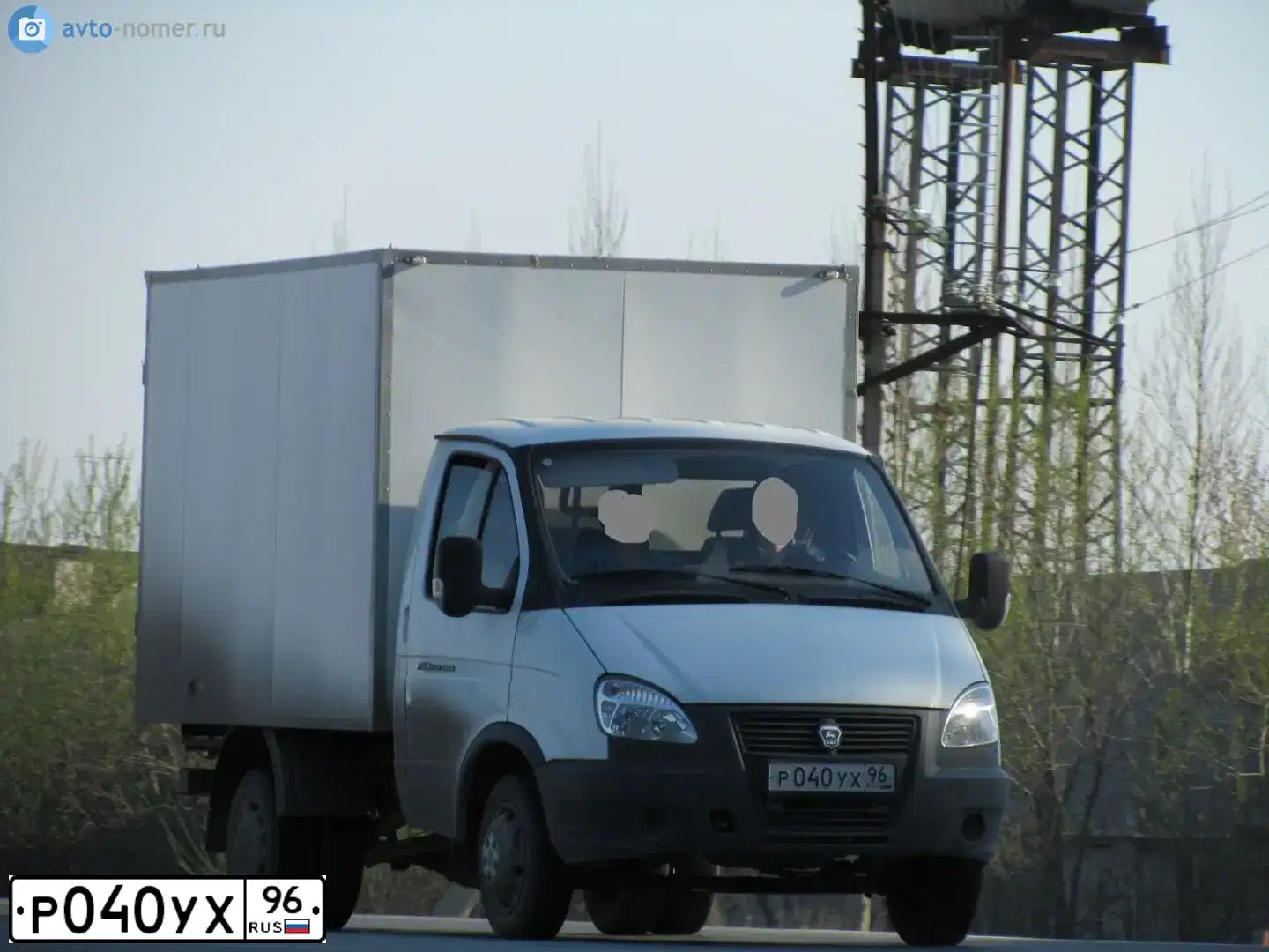 Фото автомобиля GAZ Z 3302 GAZEL, 1995 — госномер Р040УХ96. Цвет: БЕЛЫЙ