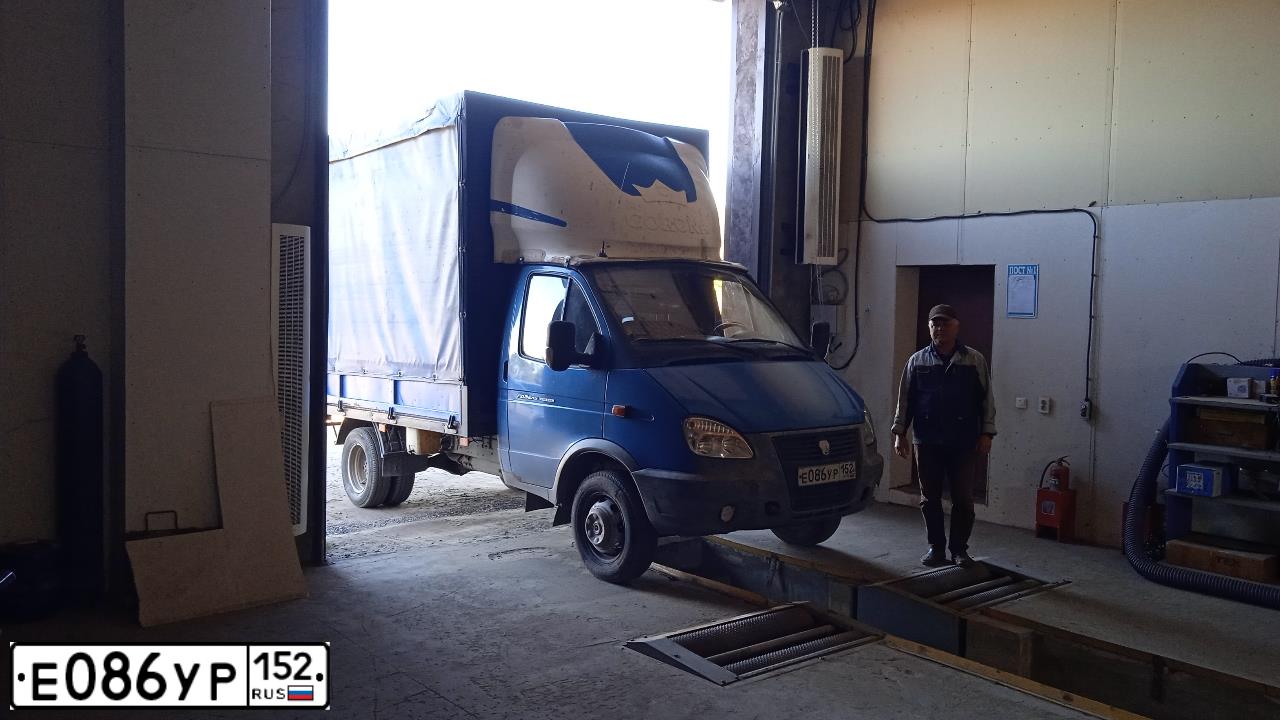 Фото автомобиля GAZ 3302 GAZEL, 2012 — госномер Е086УР152. Цвет: синий
