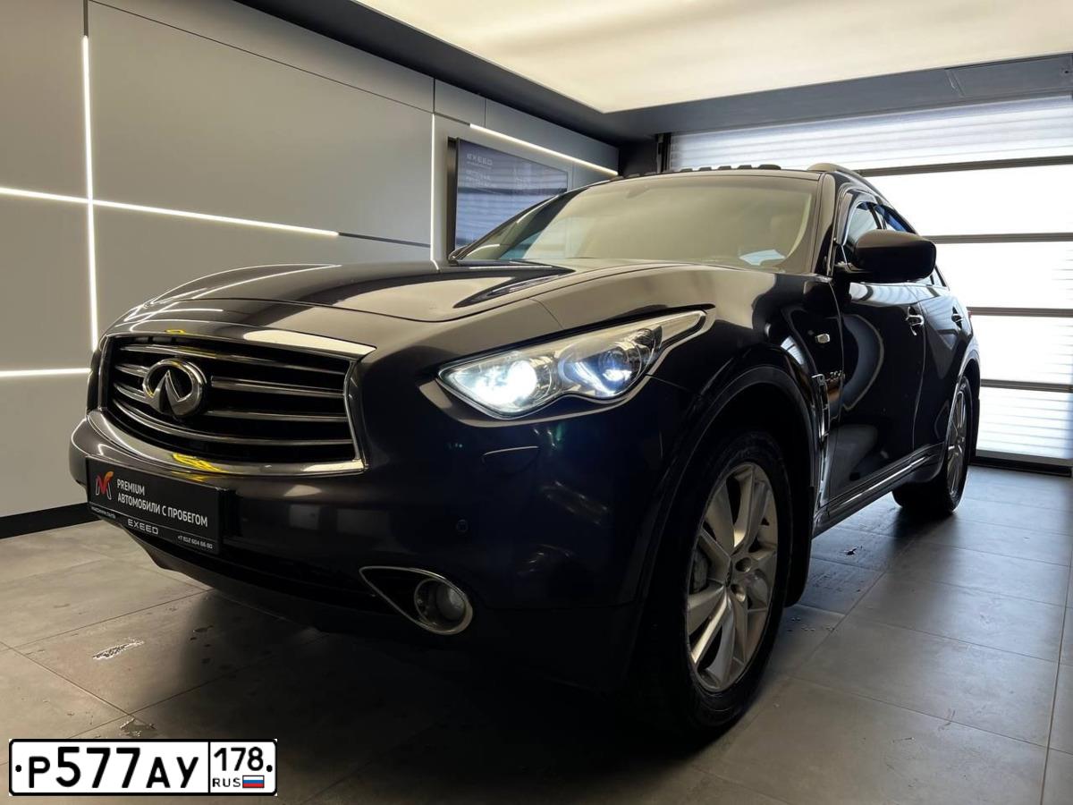 Фото автомобиля INFINITI QX70 /FX/, 2013 — госномер Р577АУ178. Цвет: КОРИЧНЕВЫЙ