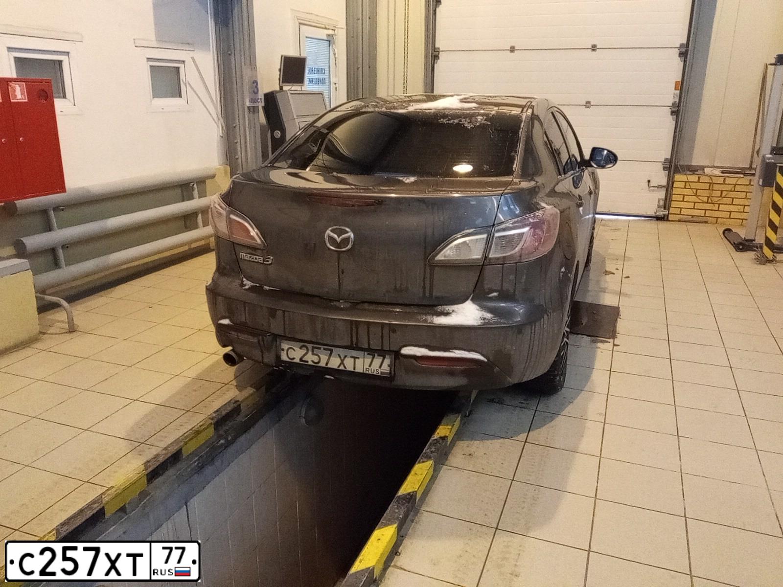Фото автомобиля MAZDA 3, 2011 — госномер О558МК790. Цвет: СЕРЫЙ ТЕМНЫЙ