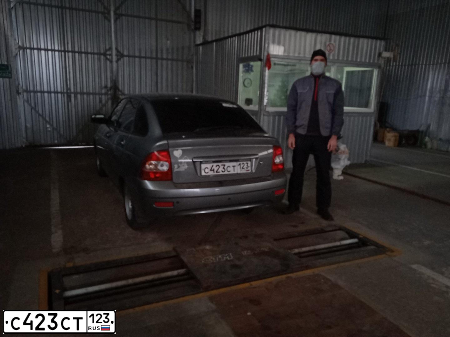Фото автомобиля LADA 2172 PRIORA, 2010 — госномер С423СТ123. Цвет: СРЕДНИЙ СЕРО-ЗЕЛЕНЫЙ МЕТАЛЛ