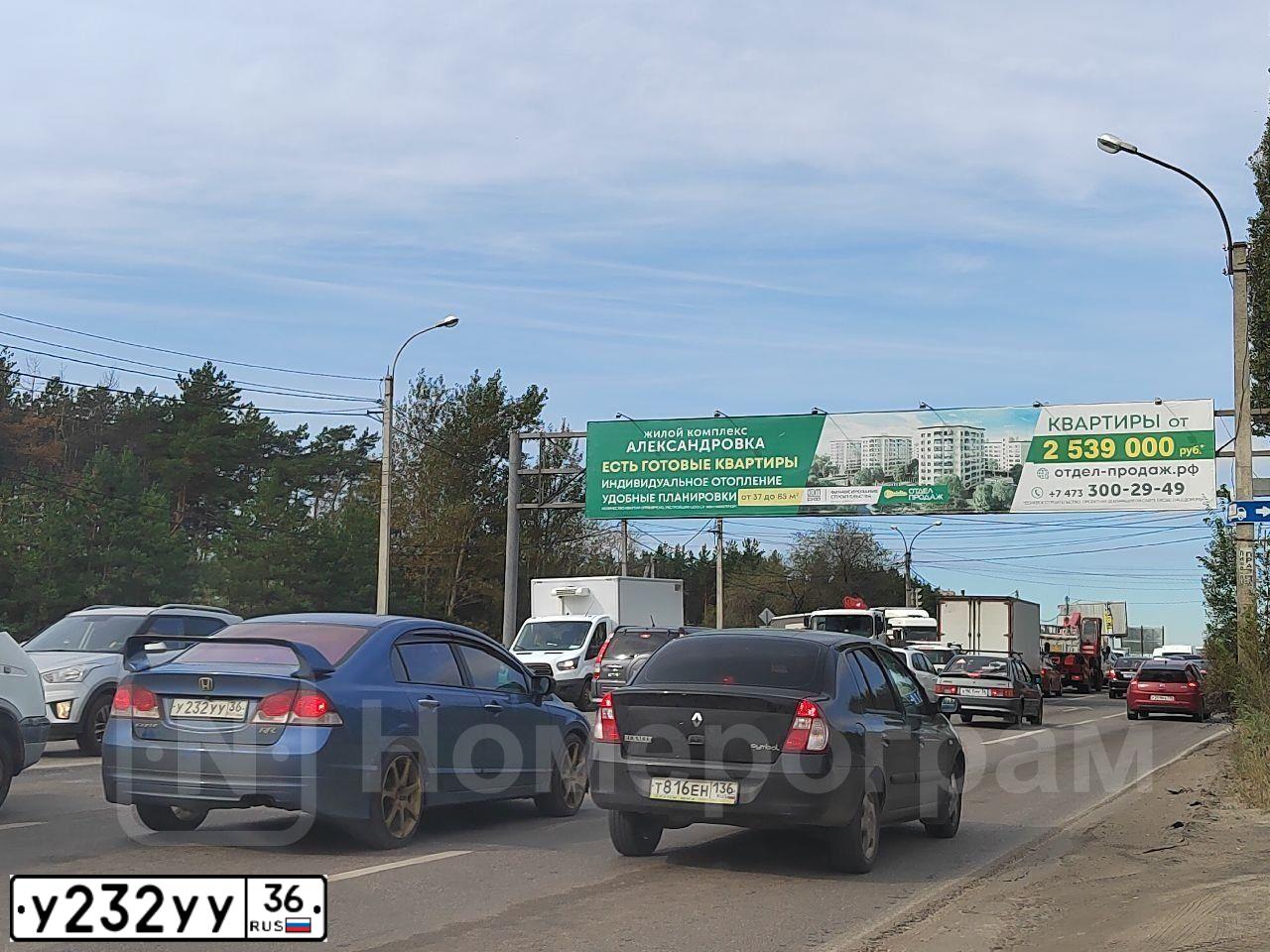 Фото автомобиля VOLKSWAGEN GOLF, 2002 — госномер У232УУ36. Цвет: СИНИЙ