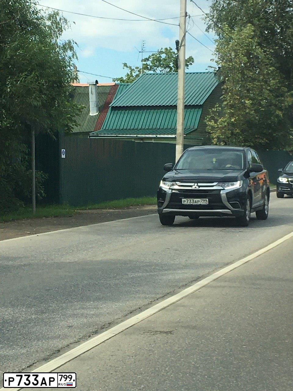 Фото автомобиля MITSUBISHI OUTLANDER, 2017 — госномер Р733АР799. Цвет: ЧЕРНЫЙ
