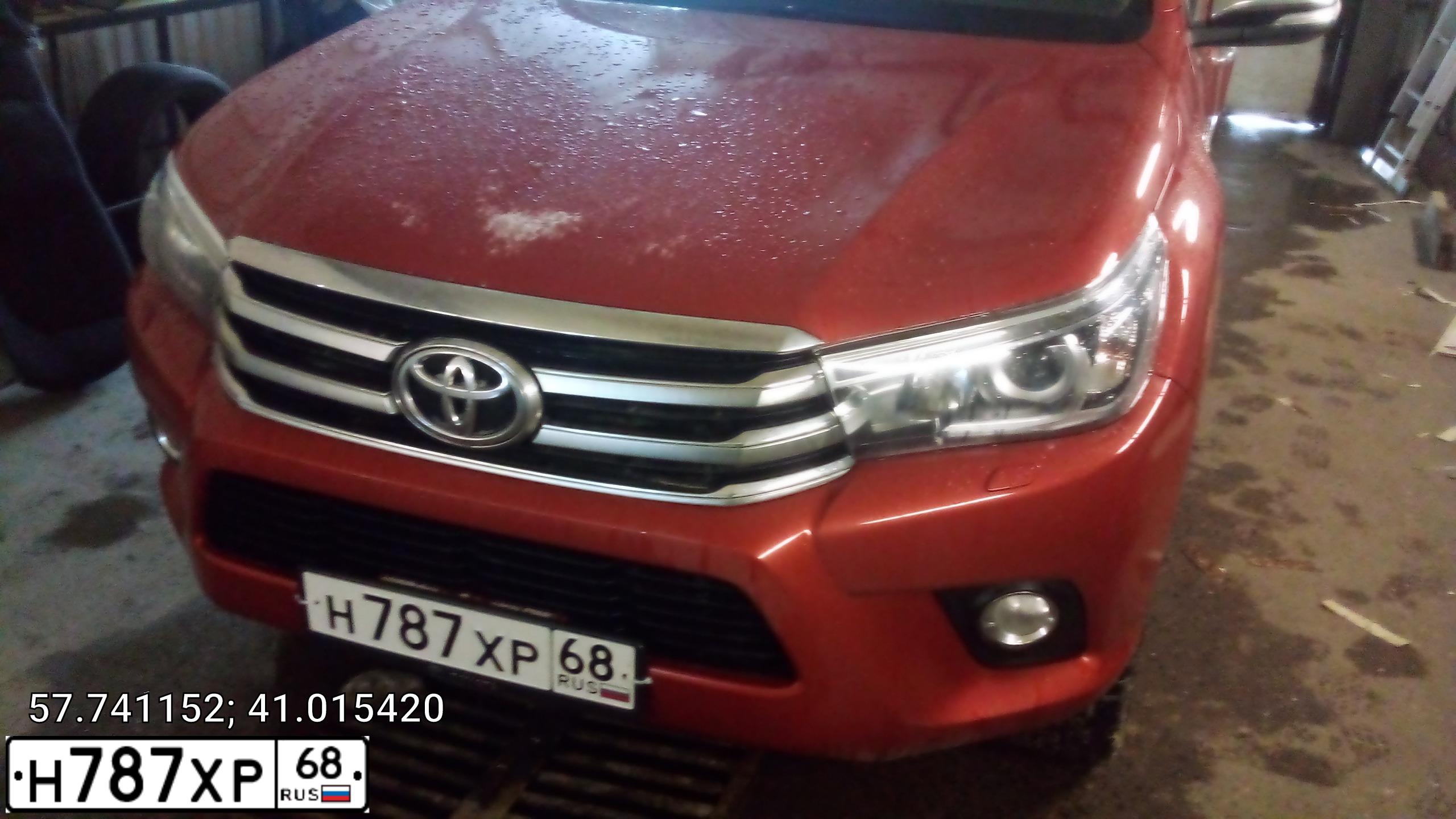 Фото автомобиля TOYOTA HILUX, 2015. Цвет: Оранжевый