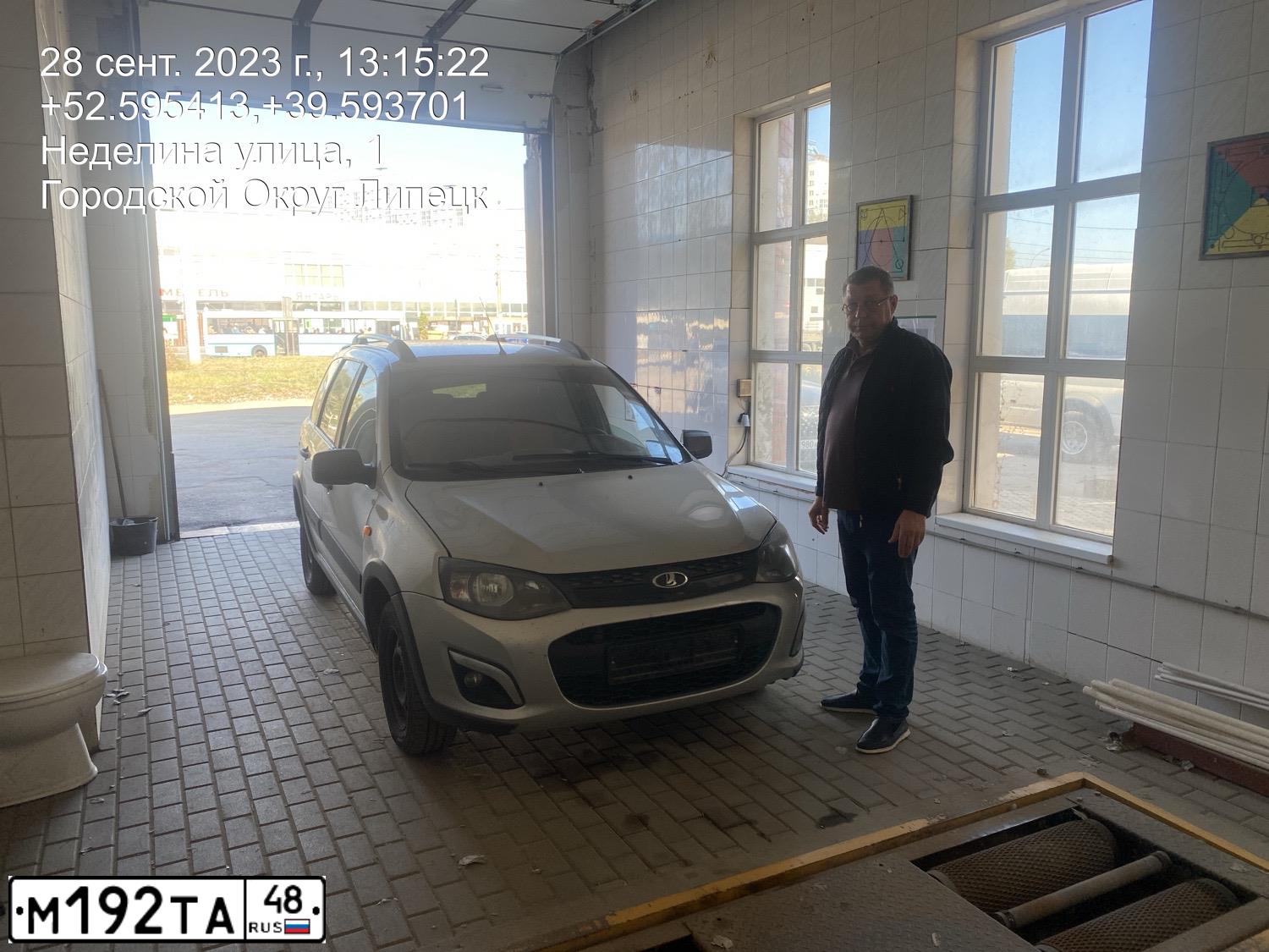 Фото автомобиля LADA 2194 KALINA, 2014 — госномер У440МН48. Цвет: СЕРЕБРИСТЫЙ