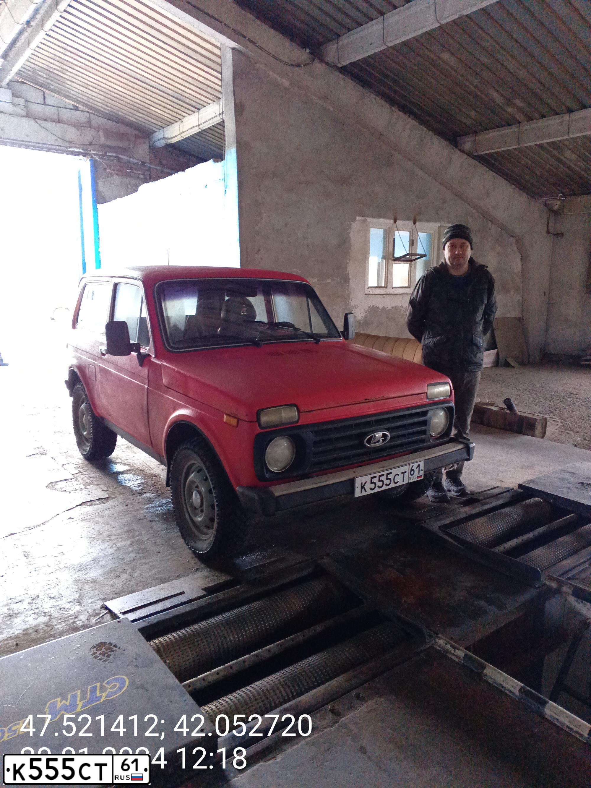 Фото автомобиля LADA 2121 NIVA, 1991 — госномер В802ВН61. Цвет: Красный