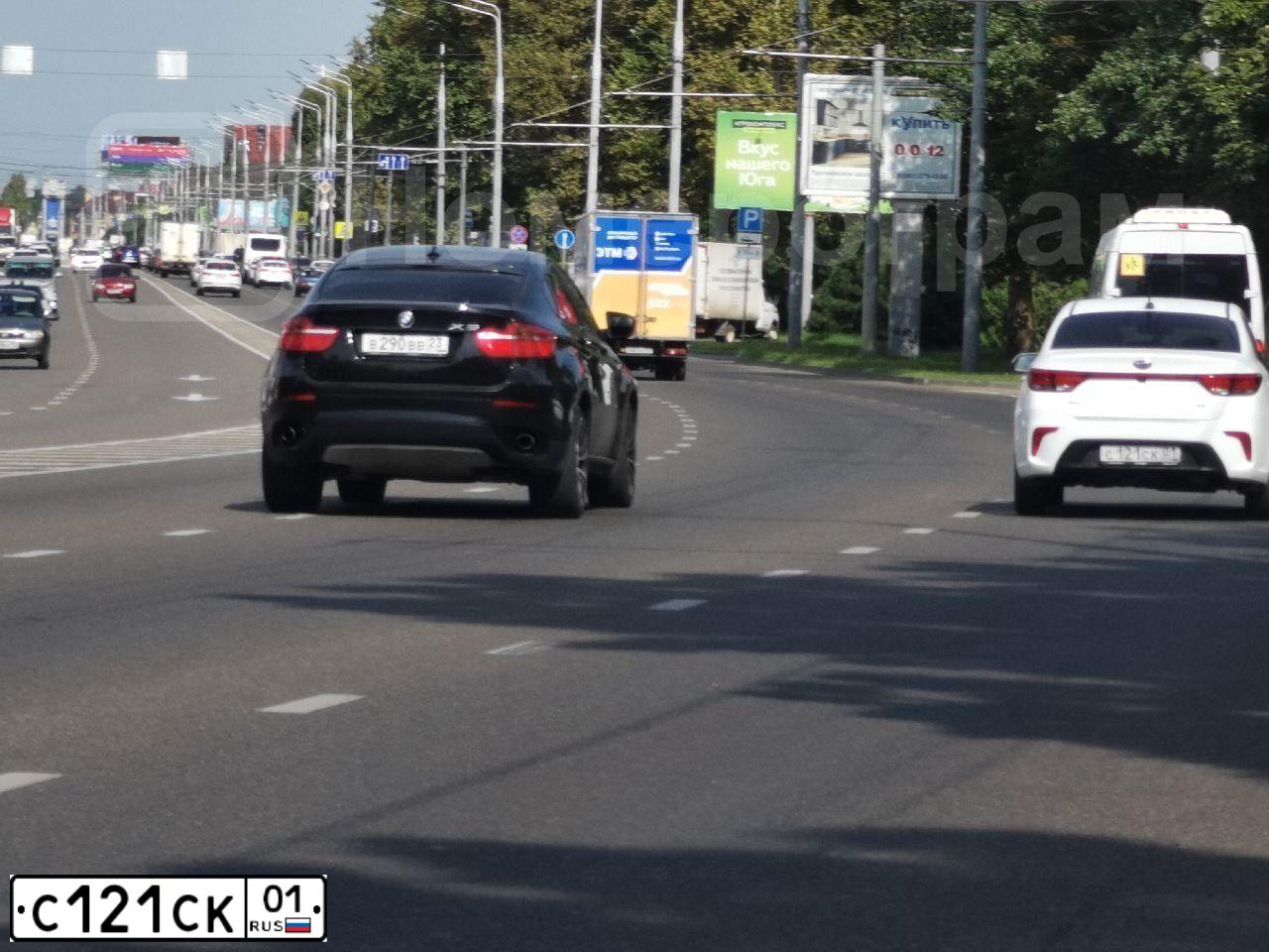 Фото автомобиля KIA RIO, 2018 — госномер С121СК01. Цвет: Белый