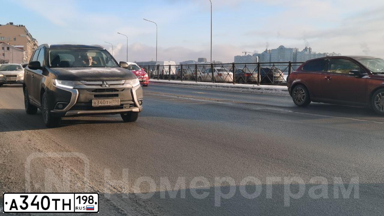 Фото автомобиля MITSUBISHI OUTLANDER, 2018 — госномер М917КМ35. Цвет: ЧЕРНЫЙ