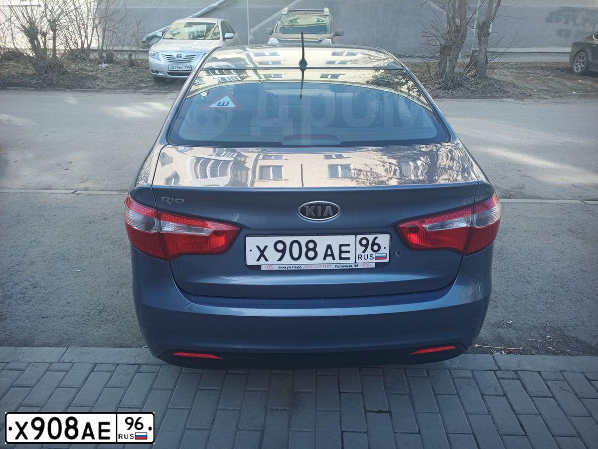 Фото автомобиля KIA RIO, 2012 — госномер С224ТС196. Цвет: ГОЛУБОЙ