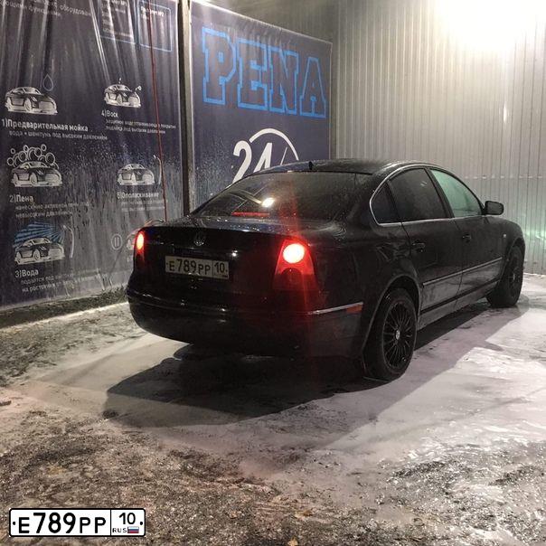 Фото автомобиля VOLKSWAGEN PASSAT, 2002 — госномер М425ХТ10. Цвет: ЧЕРНЫЙ