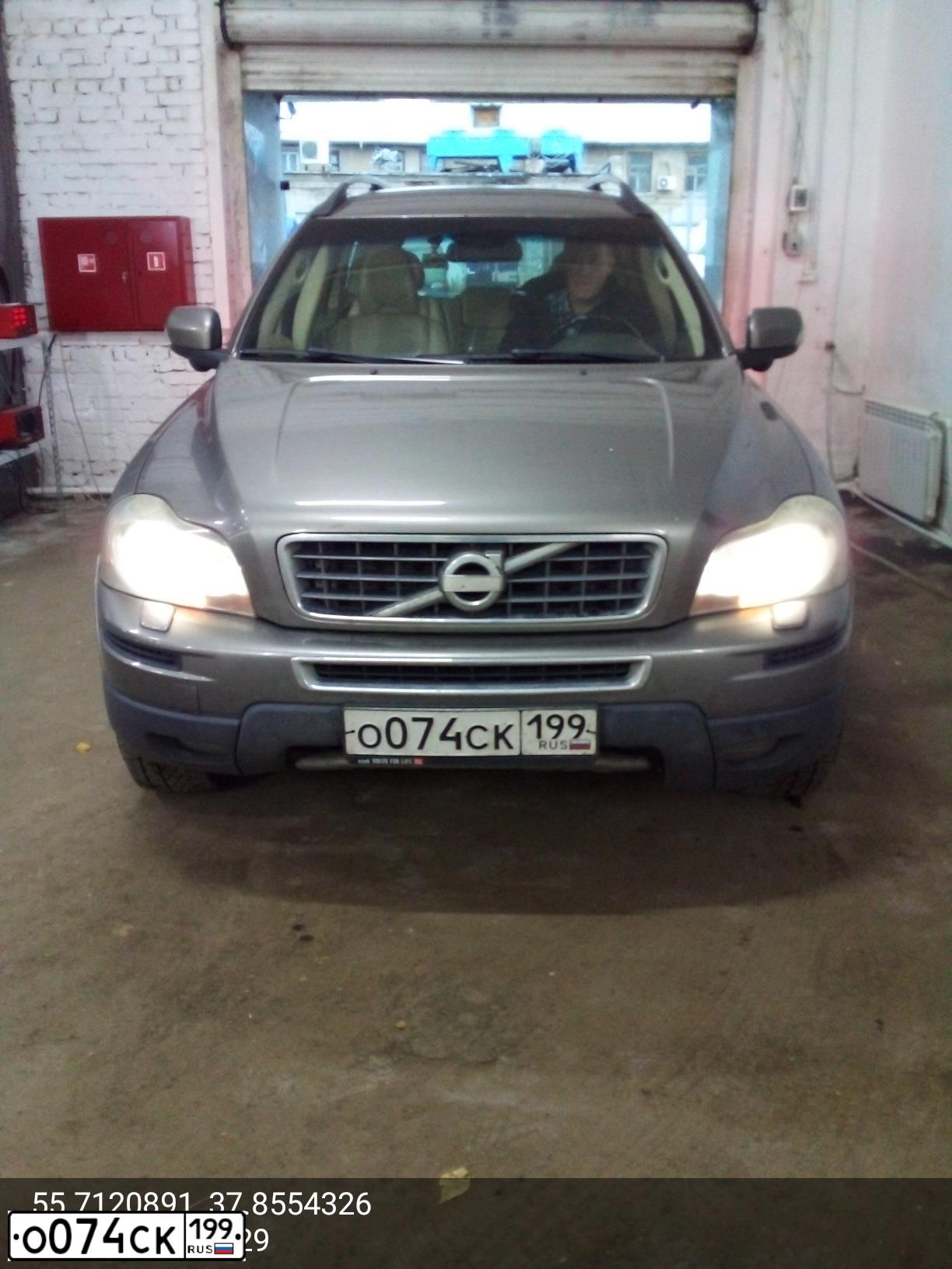 Фото автомобиля VOLVO XC90, 2010 — госномер О074СК199. Цвет: КОРИЧНЕВЫЙ СВЕТЛЫЙ