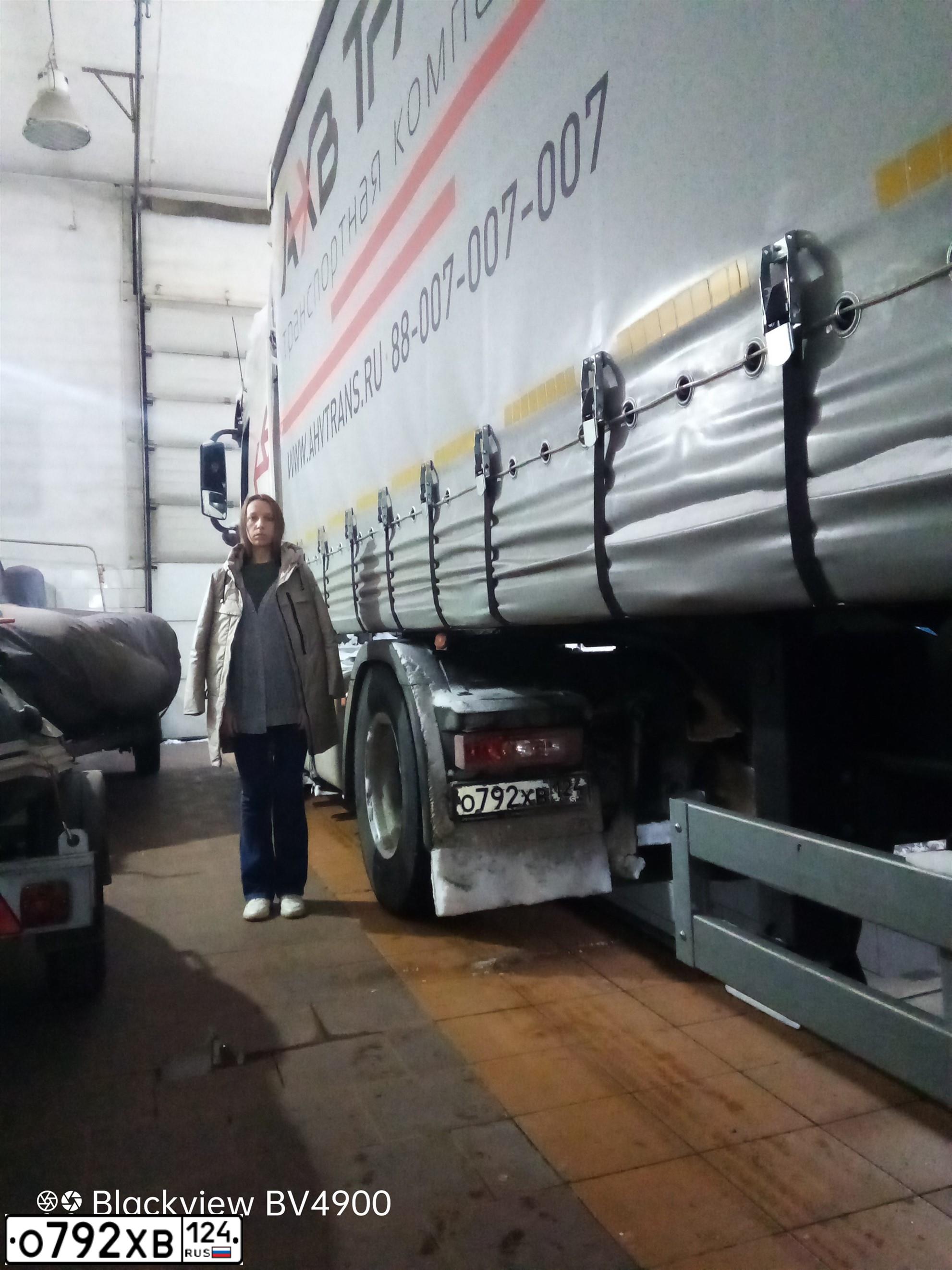 Фото автомобиля DONGFENG GX, 2023 — госномер О792ХВ124. Цвет: Белый