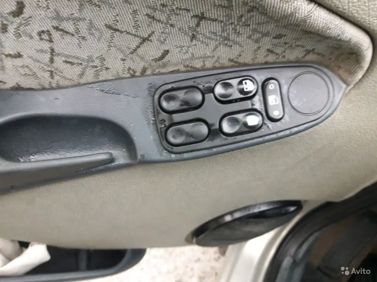 Фото автомобиля LADA 1118 KALINA, 2006 — госномер У068КО30. Цвет: БЕЖЕВО-СЕРЫЙ