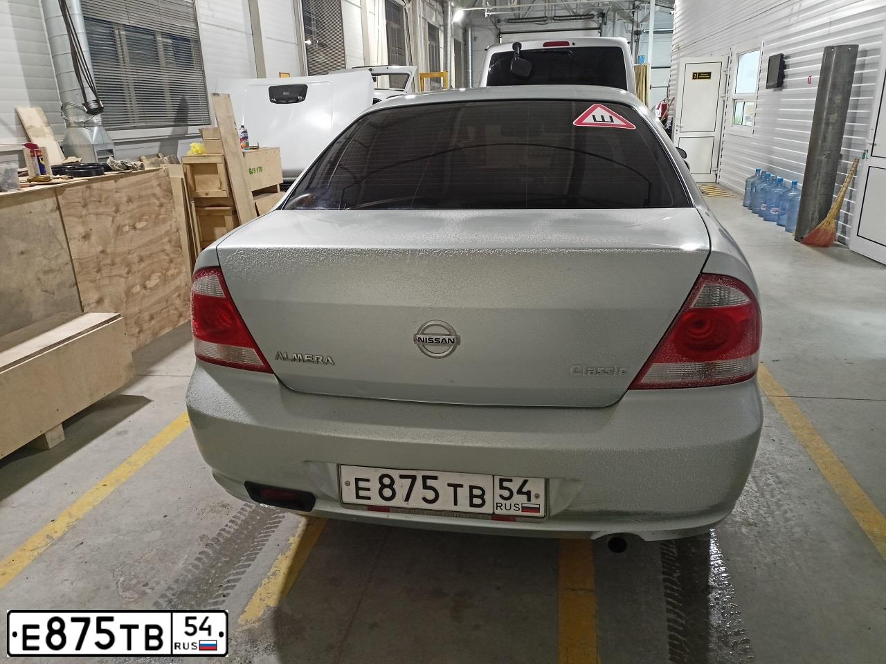 Фото автомобиля NISSAN ALMERA CLASSIC 1.6 PE, 2006 — госномер Р133УУ154. Цвет: Серебристый