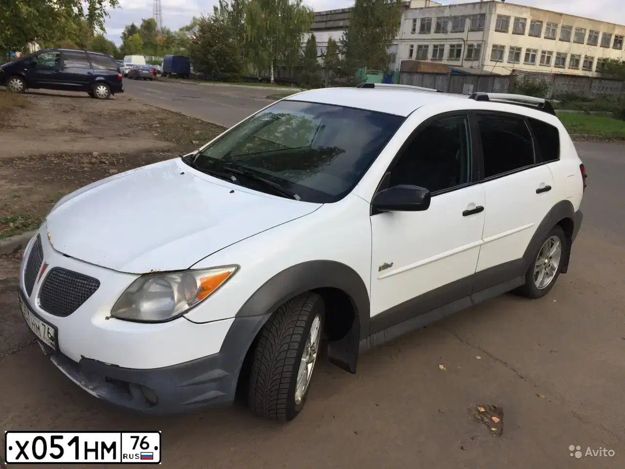 Фото автомобиля PONTIAC VIBE, 2006 — госномер Х051НМ76. Цвет: Белый