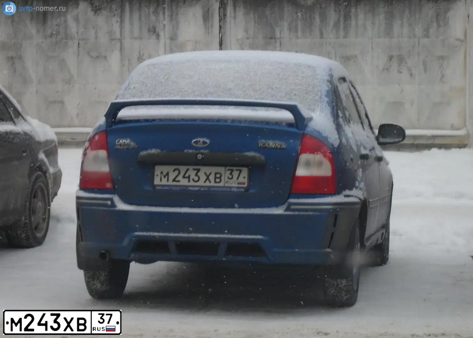 Фото автомобиля LADA 1118 KALINA, 2008 — госномер А818ВВ37. Цвет: ЯРКО-СИНИЙ
