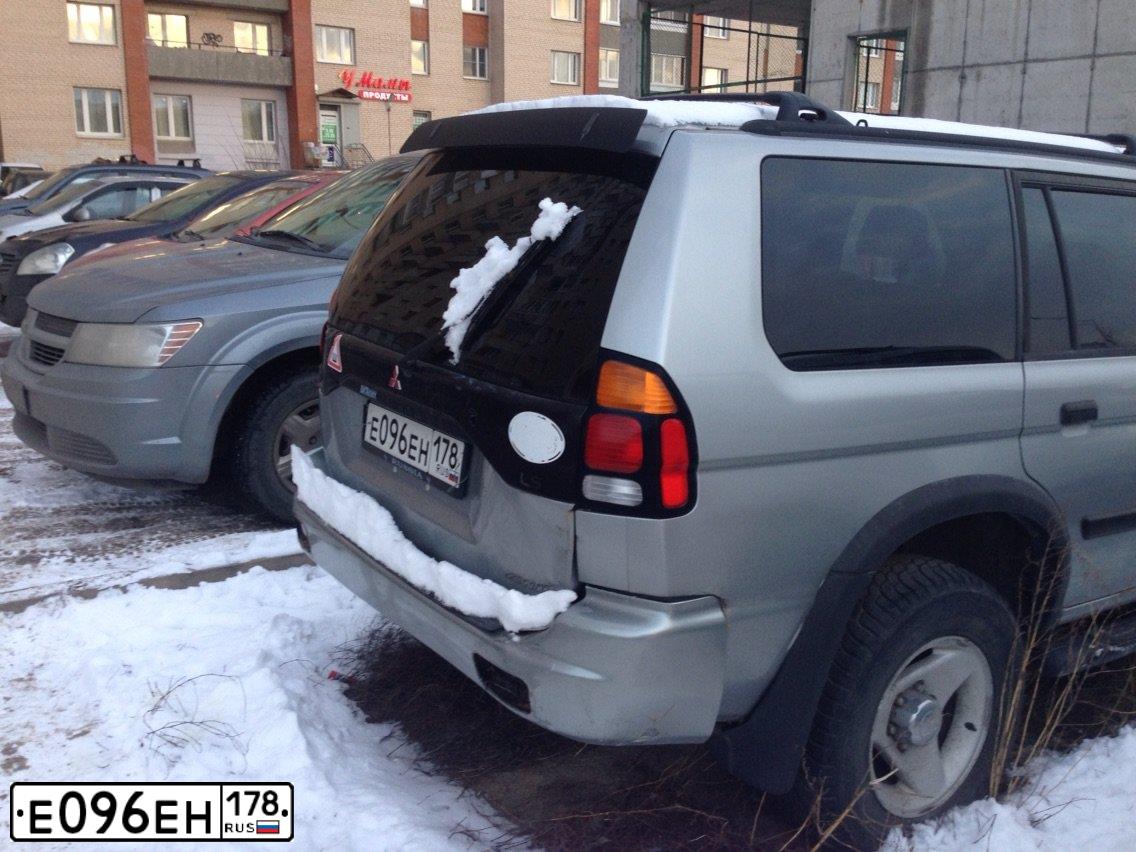 Фото автомобиля MITSUBISHI MONTERO, 2000 — госномер Х601ОМ124. Цвет: СЕРЕБРИСТЫЙ
