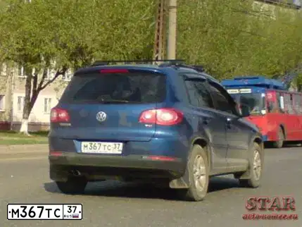 Фото автомобиля VOLKSWAGEN TIGUAN, 2008 — госномер М367ТС37. Цвет: СИНИЙ