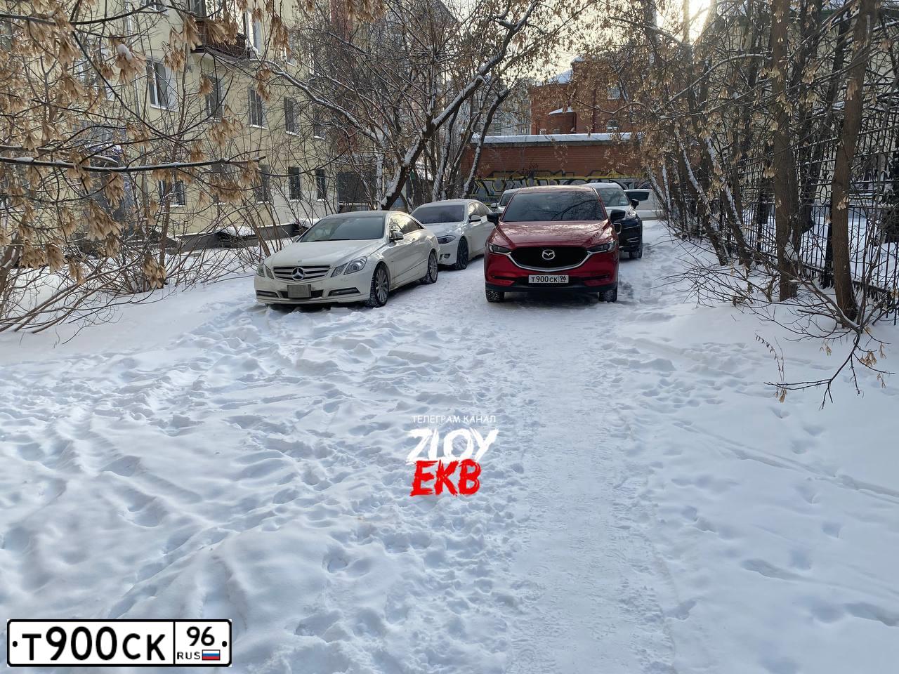 Фото автомобиля LADA 2112 LADA, 2007 — госномер Т900СК96. Цвет: ЧЕРНЫЙ