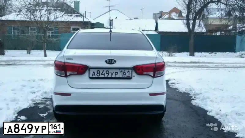 Фото автомобиля KIA RIO, 2015 — госномер К277КУ761. Цвет: Белый
