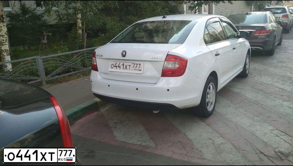 Фото автомобиля SKODA RAPID, 2017 — госномер К044НА763. Цвет: Белый
