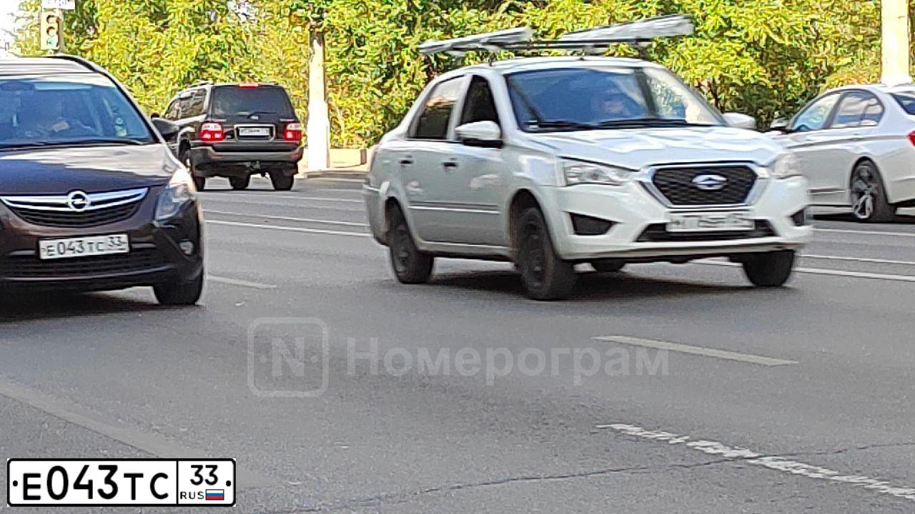Фото автомобиля OPEL ZAFIRA TOURER, 2012 — госномер У428КТ31. Цвет: Коричневый