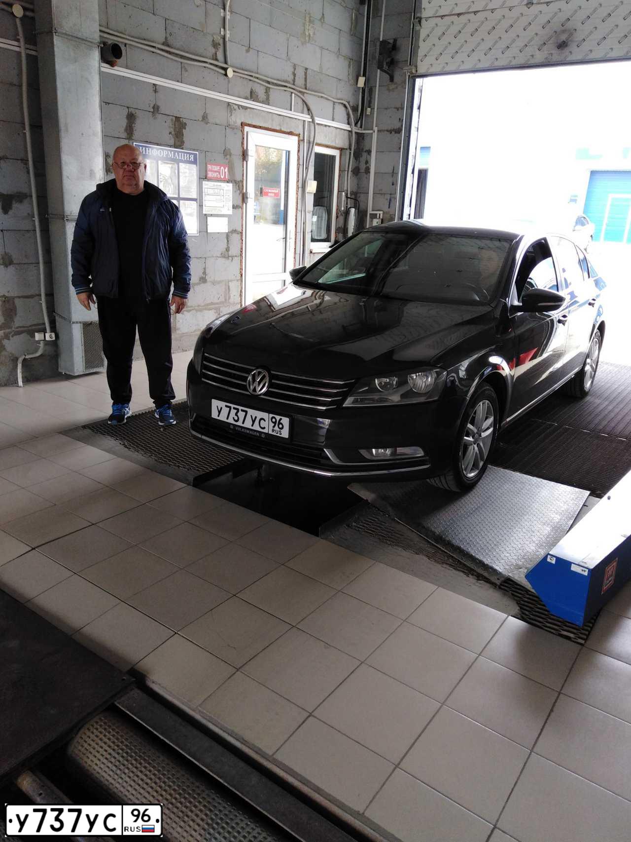 Фото автомобиля VOLKSWAGEN PASSAT, 2012 — госномер Х196ВА196. Цвет: СЕРЫЙ