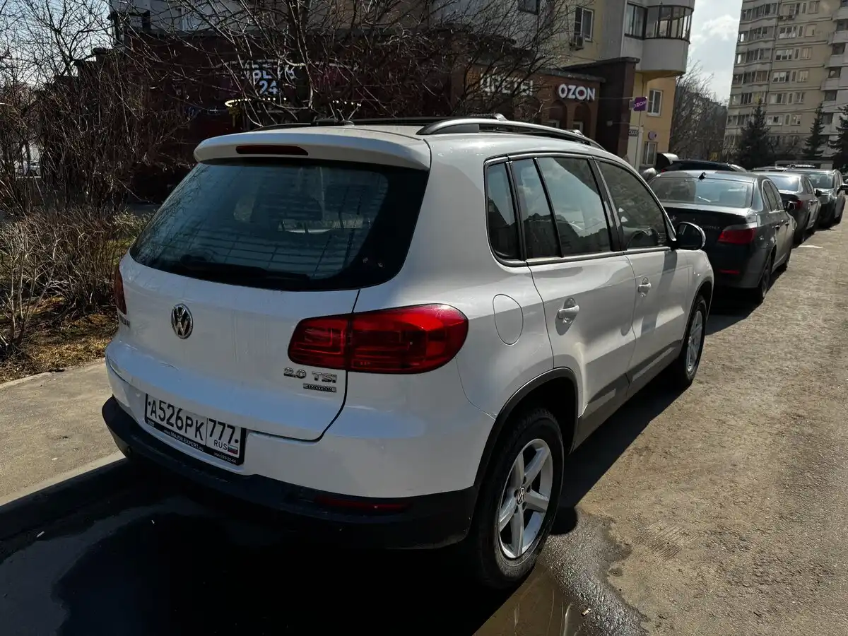 Фото автомобиля VOLKSWAGEN TIGUAN, 2013 — госномер Х343РЕ763. Цвет: Белый