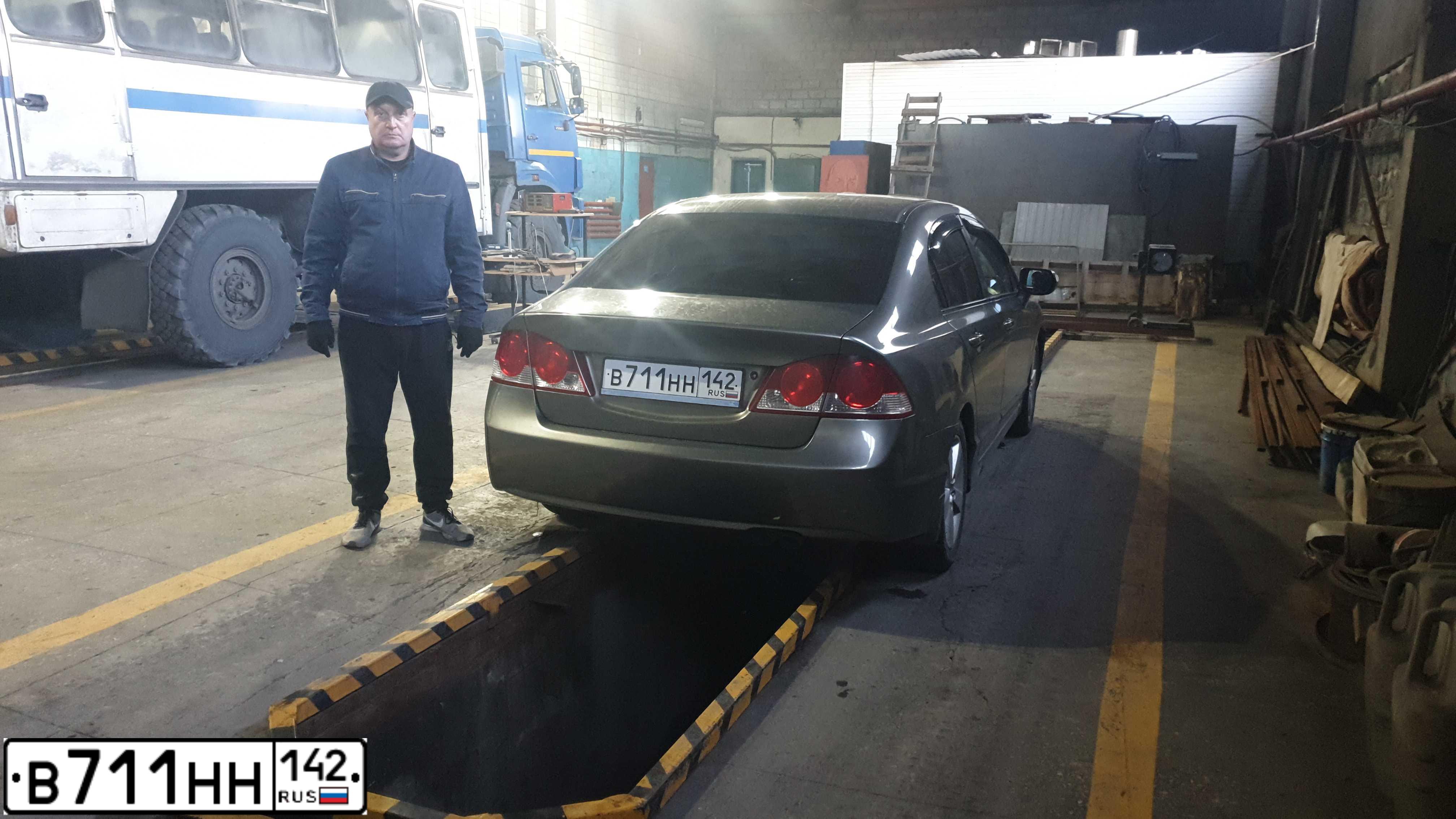 Фото автомобиля HONDA CIVIC, 2007 — госномер В711НН142. Цвет: СЕРЫЙ