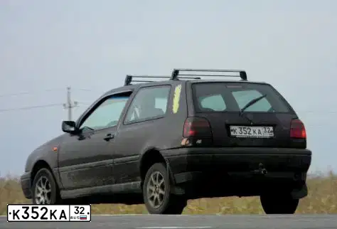Фото автомобиля VOLKSWAGEN GOLF, 1994 — госномер К352КА32. Цвет: ФИОЛЕТОВЫЙ