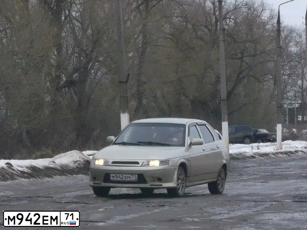 Фото автомобиля LADA 2112, 2005 — госномер Х593УР97. Цвет: СЕРЕБРИСТО-БЕЖЕВЫЙ