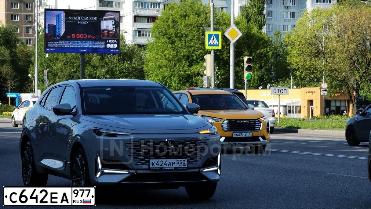 Фото автомобиля HAVAL JOLION, 2024 — госномер С642ЕА977. Цвет: ЖЕЛТЫЙ