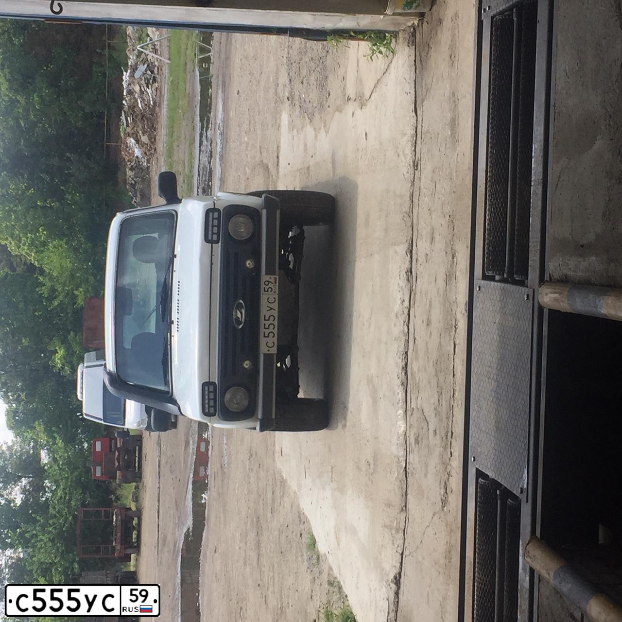 Фото автомобиля LADA 2113 SAMARA, 2007 — госномер С555УС59. Цвет: СВЕТЛО-СЕРЕБРИСТЫЙ