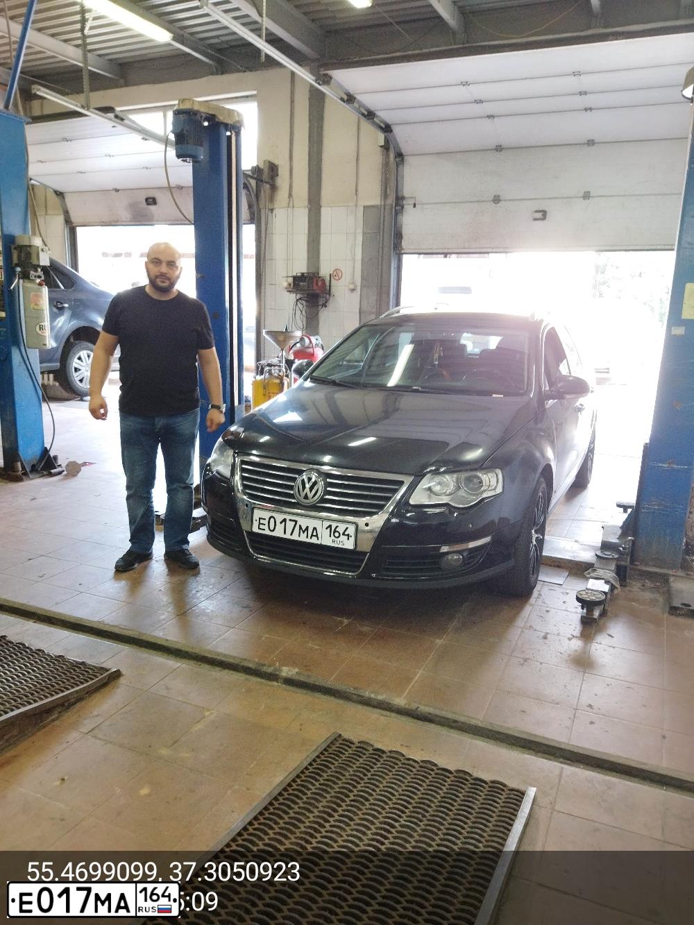 Фото автомобиля VOLKSWAGEN PASSAT, 2009 — госномер Е017МА164. Цвет: ЧЕРНЫЙ