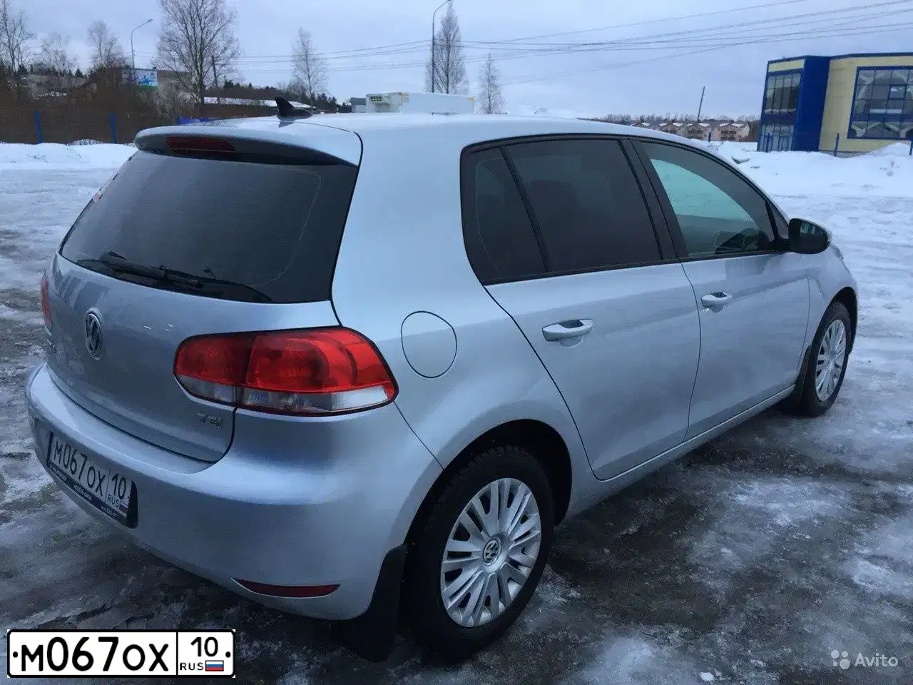 Фото автомобиля VOLKSWAGEN GOLF, 2011 — госномер М067ОХ10. Цвет: серебристый