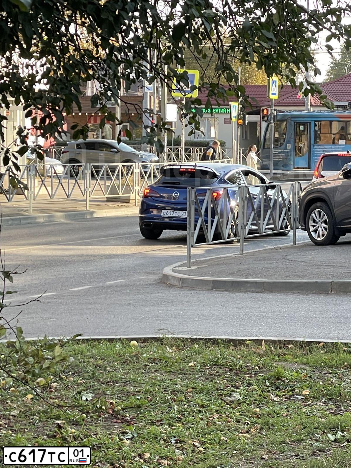 Фото автомобиля OPEL ASTRA, 2013 — госномер Р333ОС01