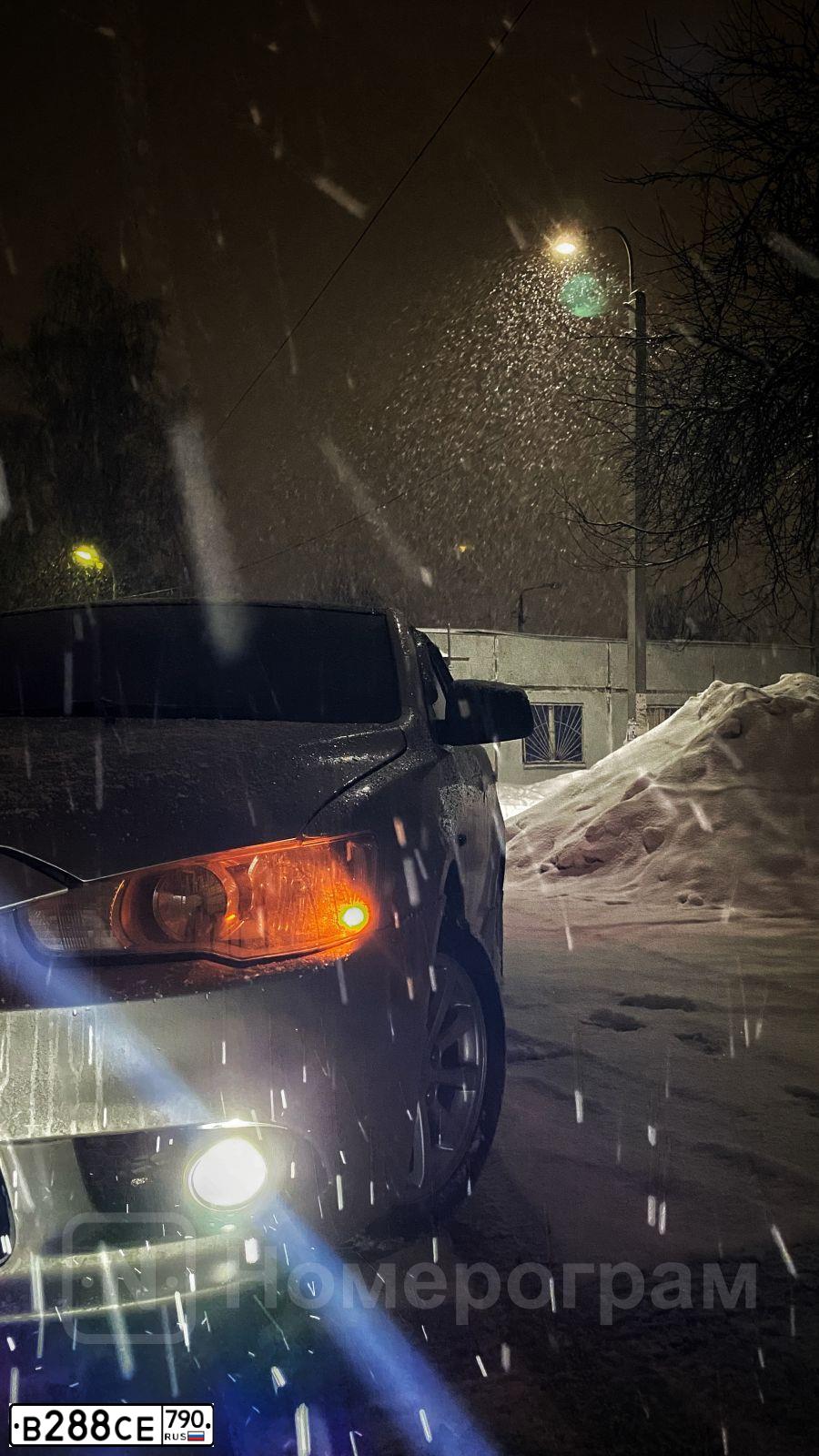 Фото автомобиля MITSUBISHI LANCER, 2012 — госномер В288СЕ790. Цвет: СЕРЕБРИСТЫЙ