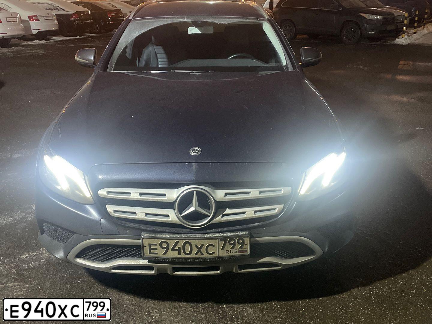 Фото автомобиля MERCEDES E-KLASSE, 2018 — госномер Е467АС977. Цвет: синий