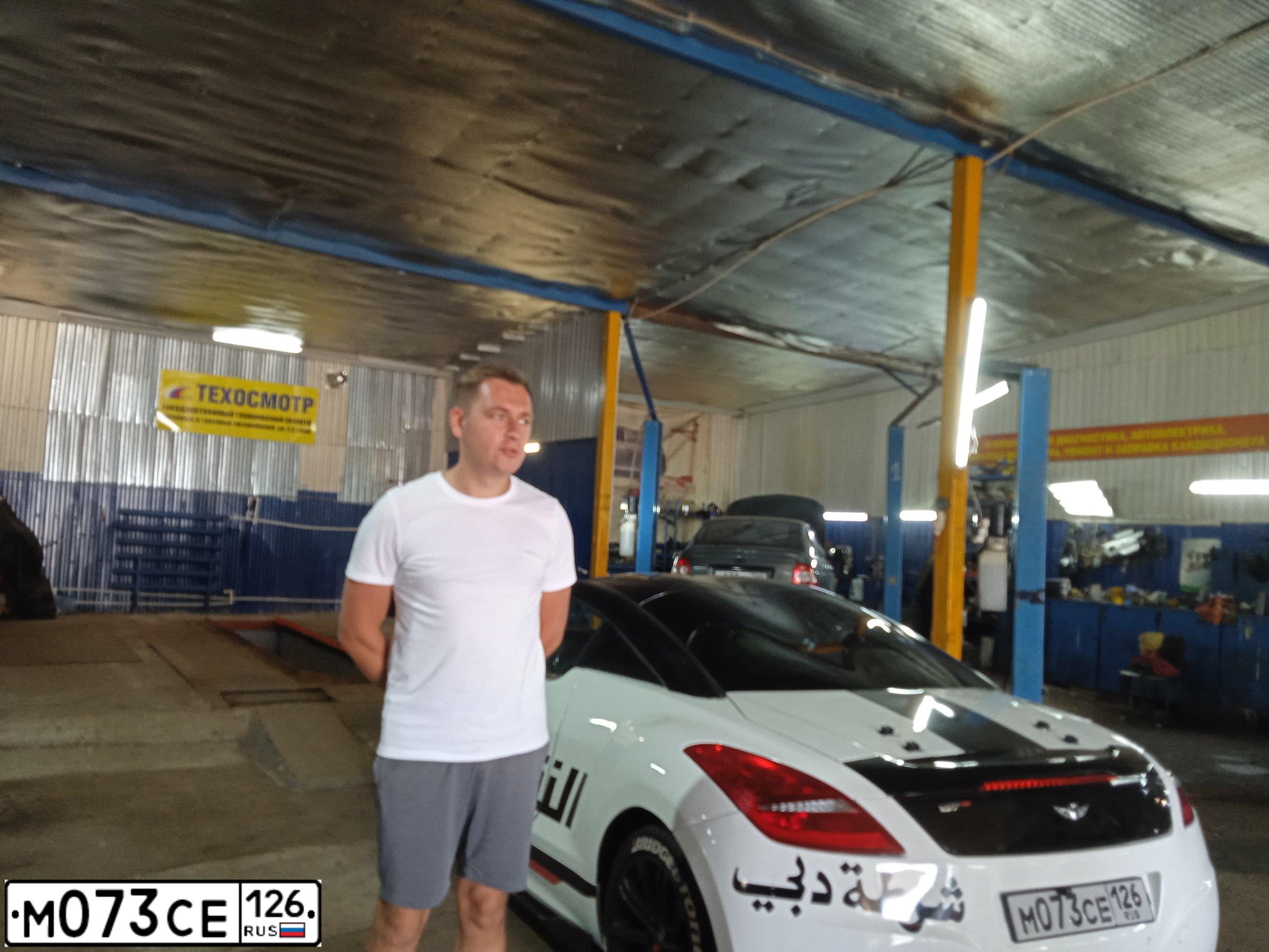 Фото автомобиля PEUGEOT RCZ, 2011 — госномер А652УЕ790. Цвет: Многоцветный(Белый,черный)