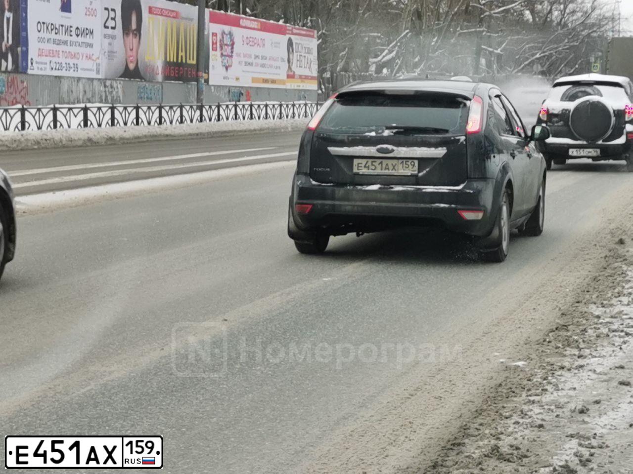 Фото автомобиля FORD FOCUS, 2008 — госномер Е451АХ159. Цвет: ЧЕРНЫЙ