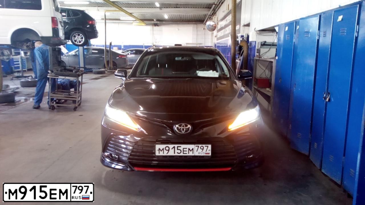 Фото автомобиля TOYOTA CAMRY, 2021 — госномер М915ЕМ797. Цвет: ЧЕРНЫЙ