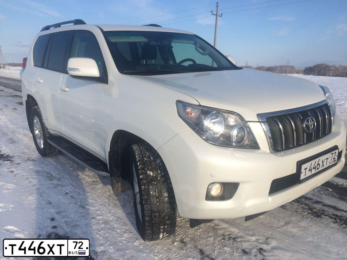 Фото автомобиля TOYOTA LANDCRUISER, 2012 — госномер Т446ХТ72. Цвет: Белый