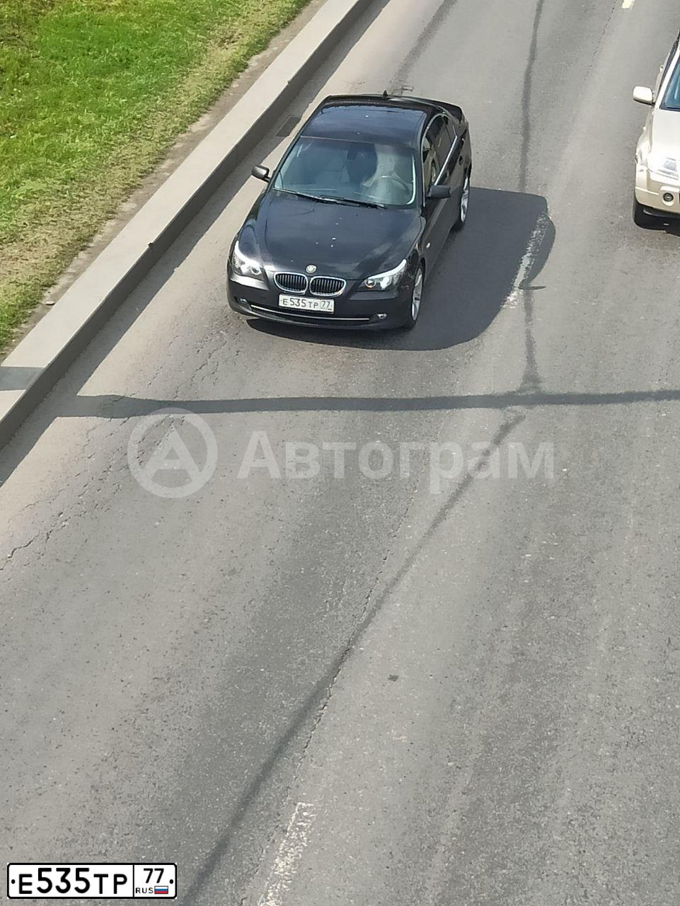 Фото автомобиля BMW SERIE 5, 2008 — госномер Е535ТР77. Цвет: ЧЕРНЫЙ