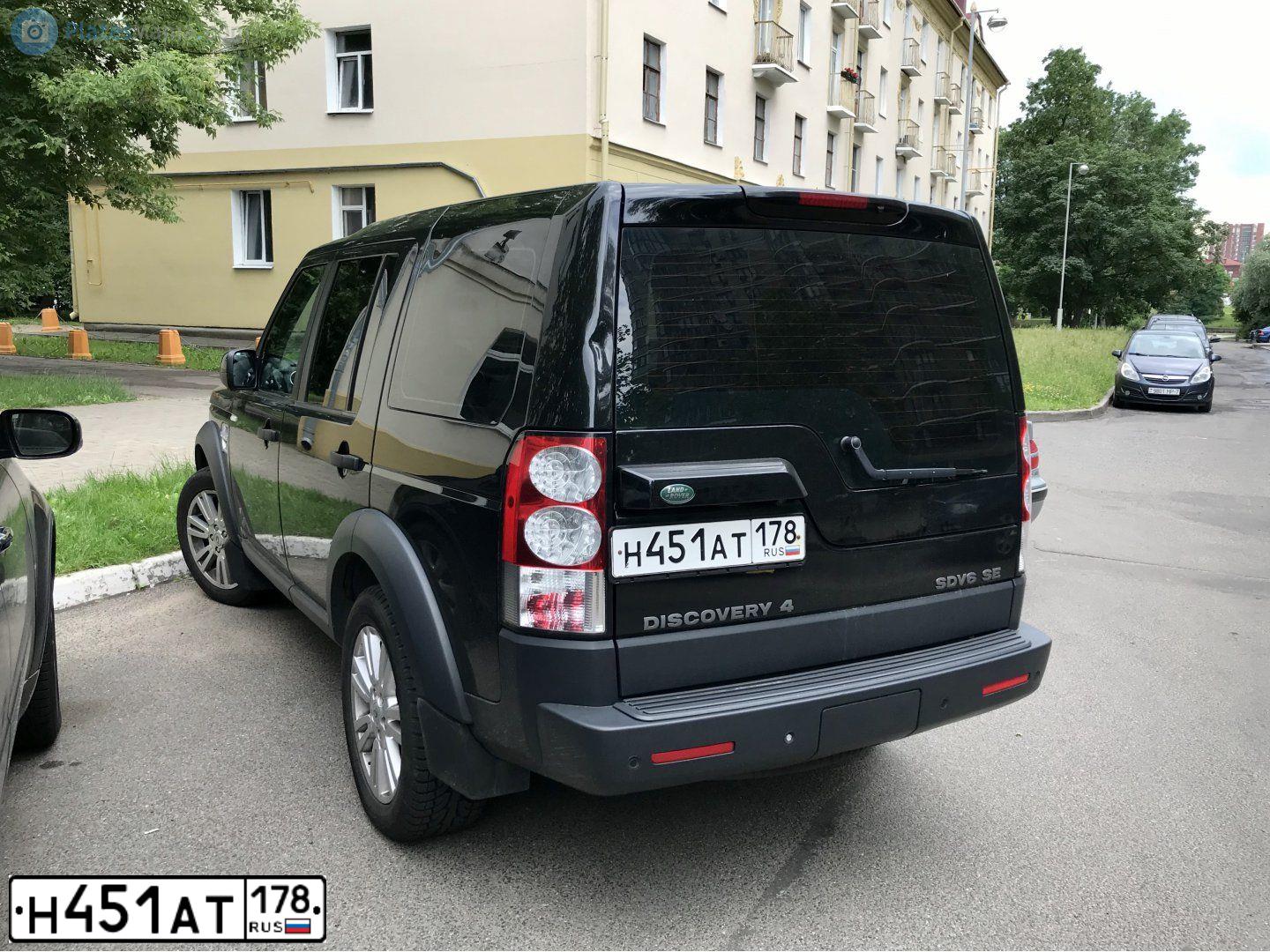 Фото автомобиля LANDROVER DISCOVERY, 2012 — госномер Н451АТ178. Цвет: ЧЕРНЫЙ