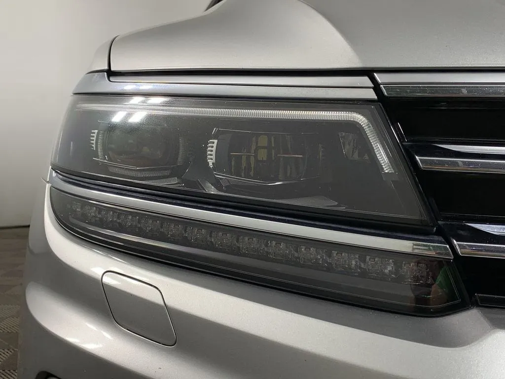 Фото автомобиля VOLKSWAGEN TIGUAN, 2013 — госномер Н080АТ777. Цвет: Коричневый