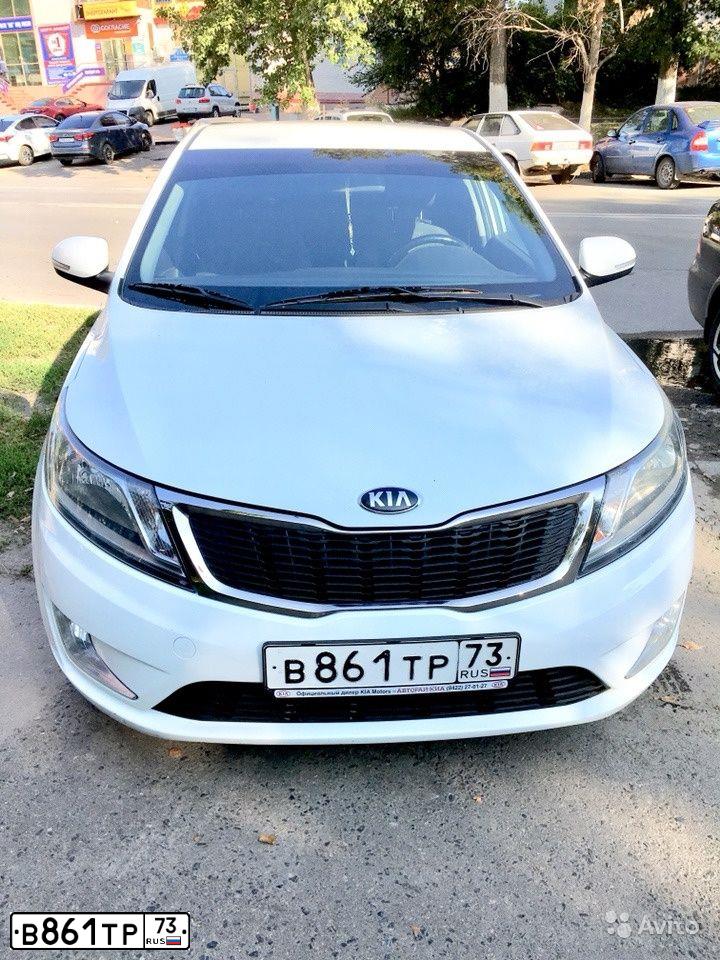 Фото автомобиля KIA RIO, 2013 — госномер Р493РН58. Цвет: БЕЛЫЙ